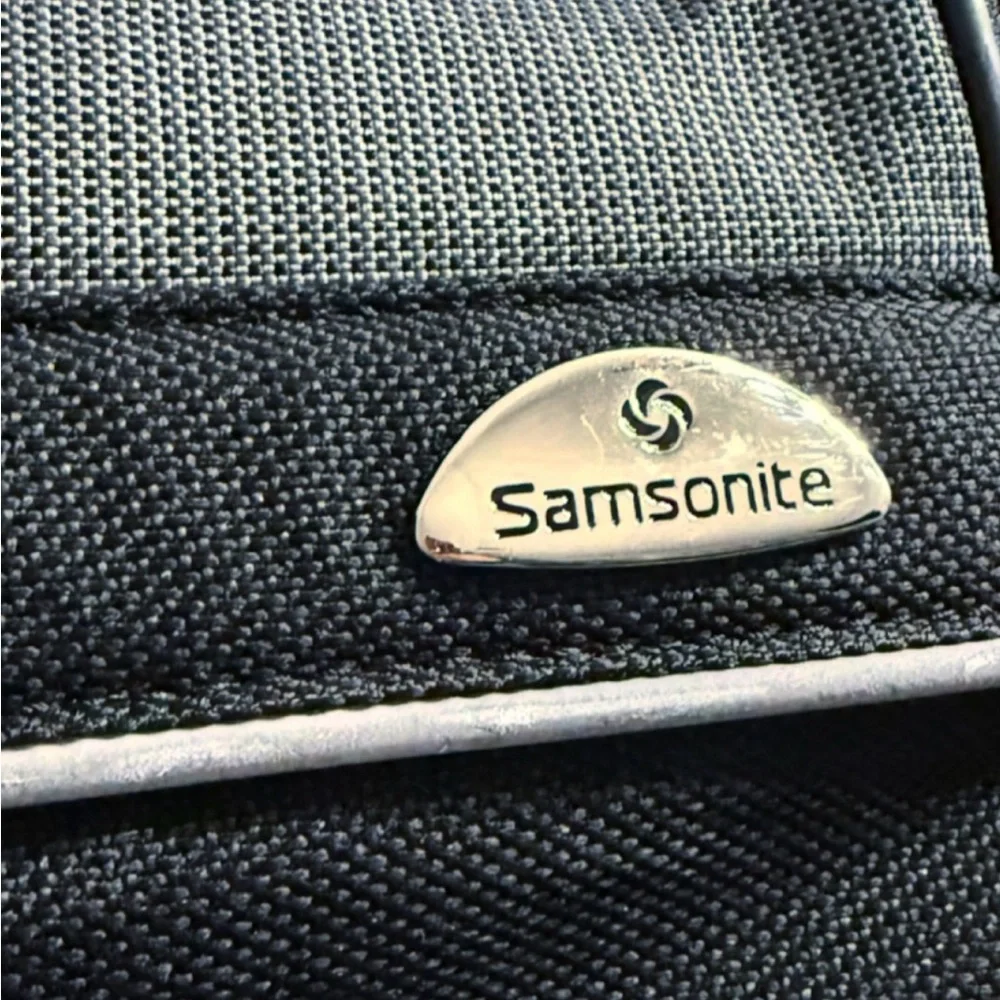 Samsonite Travel Duffle Bag Black Gym Weekender Carry On 19–22” EUC